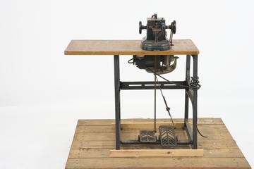 lock stitch sewing machine