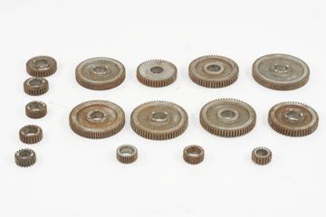 16 change gears (another 4 in the lathe)