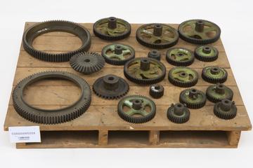 18 paired gear wheels and 2 paired gear rings
