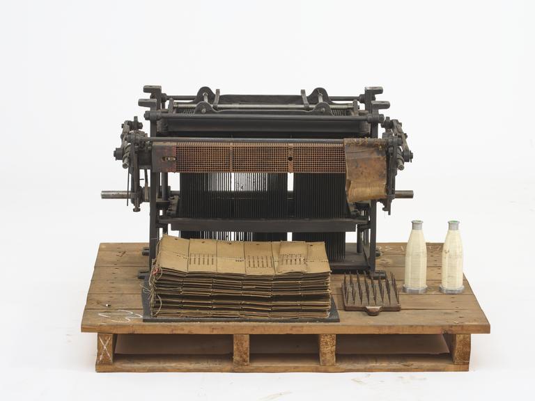 De Voge Jacquard loom mechanism and cards for weaving labels