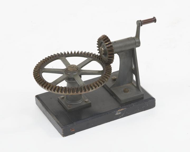 Bevel wheel and pinion in gear