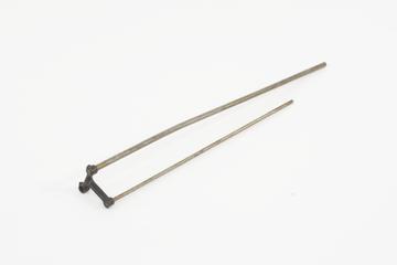 2 steel rods in cast iron bracket