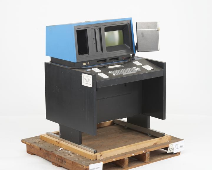 Editwriter 2750 phototypesetter editing station by Compugraphic Corporation