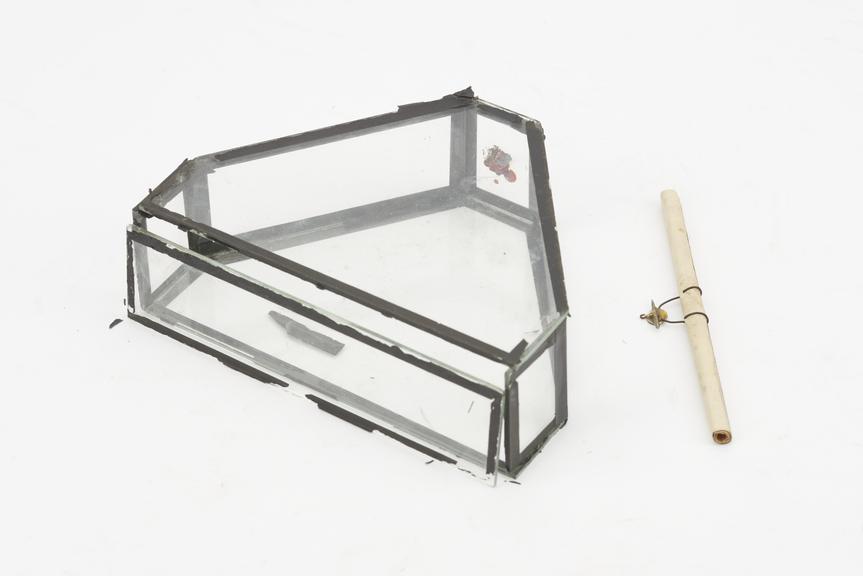 Replica of original Hertz apparatus