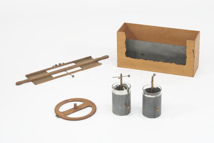Replica of original Hertz apparatus in Deutsches Museum
