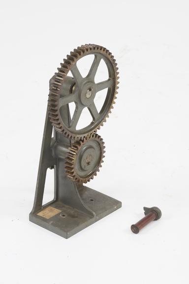 Two spur wheels in gear with driving handle