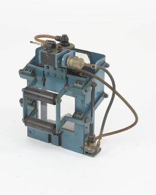Small hand press, air and hydraulic