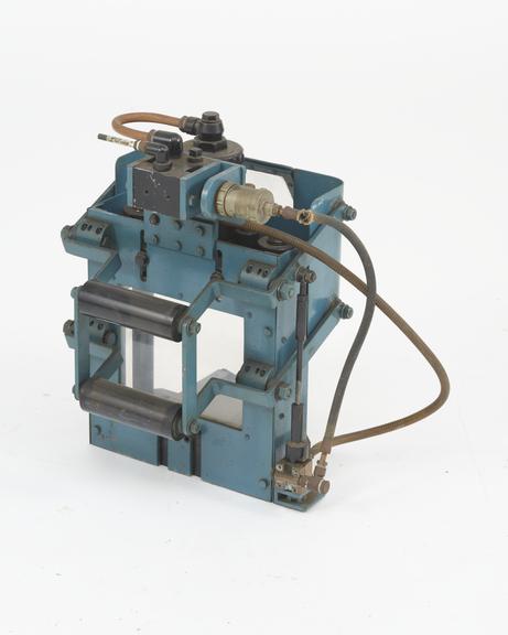 Small hand press, air and hydraulic
