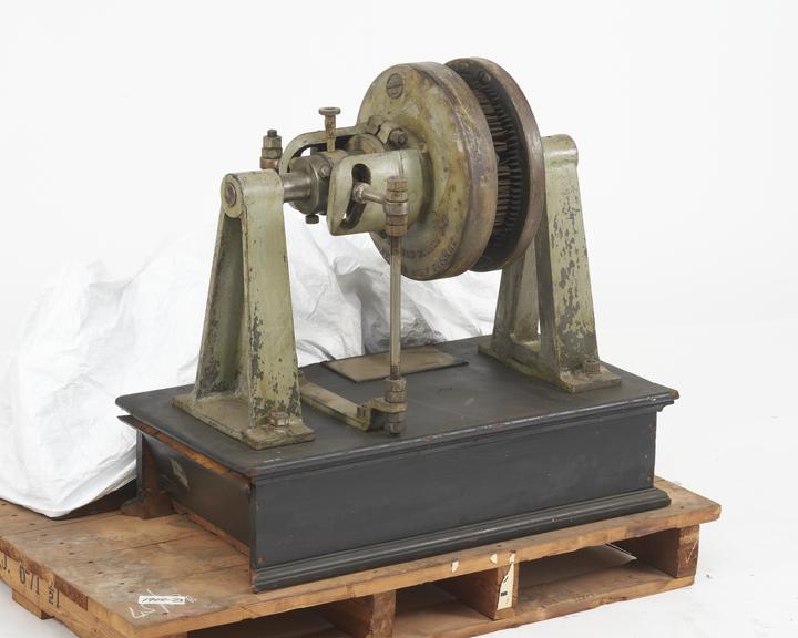 Snyer's elastic clutch for 1 1/2" shaft patented in 1887 with slot actuating gear