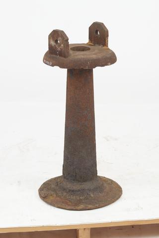 Iron column with 2 perforated lugs at the top