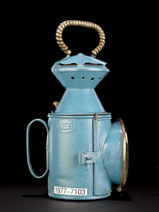 Guard's standard 3-aspect handlamp, North Eastern Railway
