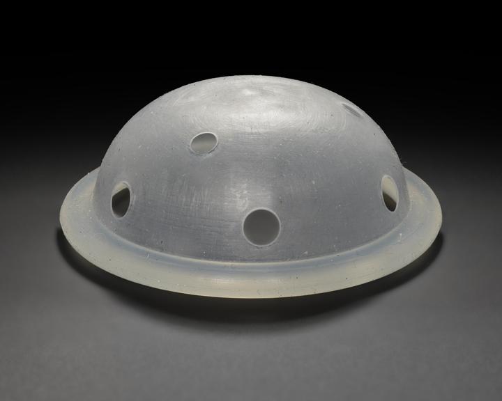Retention device for INVOcell embryo culture device for IVF