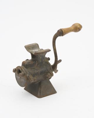 Cast Metal Mincing Machine