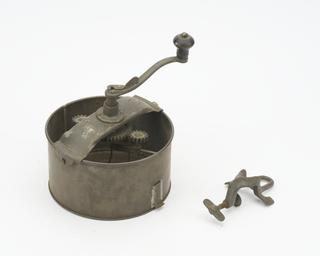 'Home Cake Maker' Hand-Operated Food Mixer