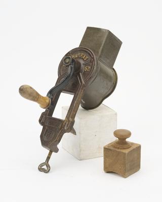 Hand-operated rotary grater with integral table clamp and wood ram