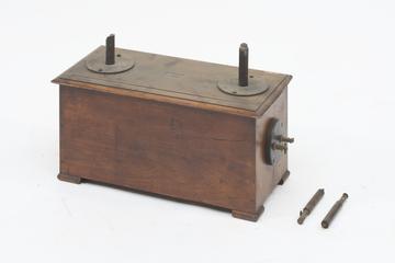 Spark gap for electrotherapy machine by Heller, Coudray and Co