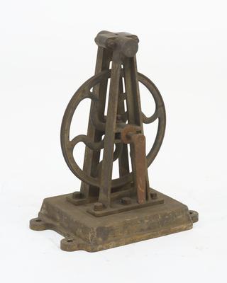 Mechanism support and manual drive pulley lacks hand winch