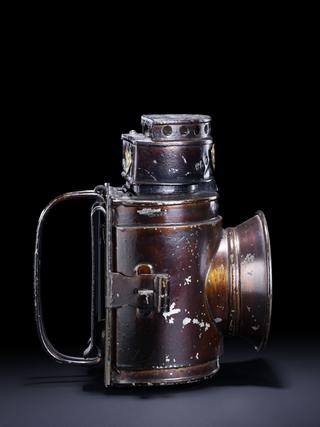 Police bullseye handlamp