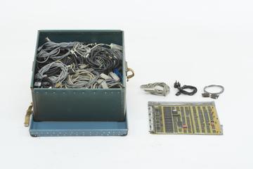 Electronic leads and circuit board