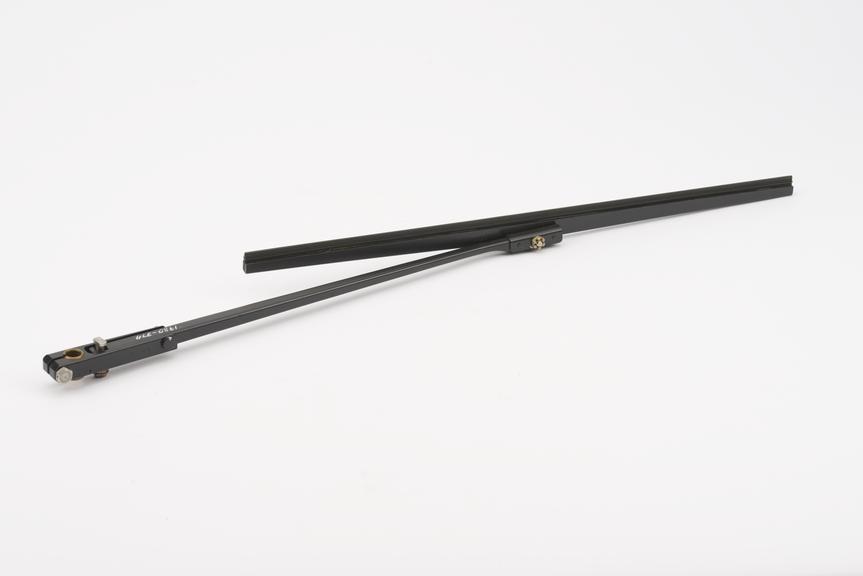 Windscreen wiper arm and blade