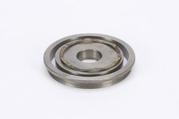 Pole pieces for same magnet altering to annular gap, 1898