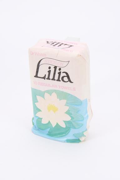 Packet of 10 Dr. White's press-on regular towels