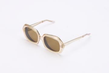 Pair of spectacles with photochromatic lenses