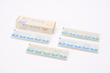 '1-Day Acuvue' contact lenses, United States, 1999