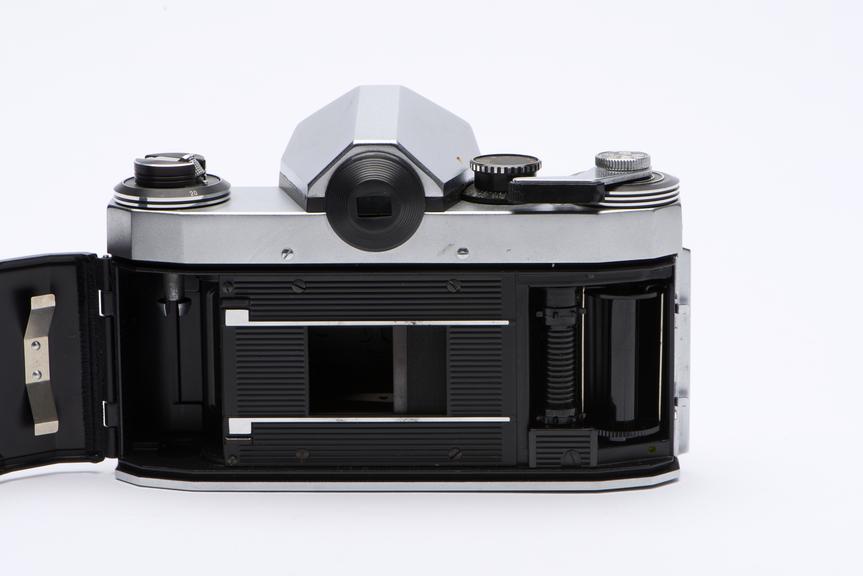 Praktica Super TL Pentaprism SLR camera with normal lens