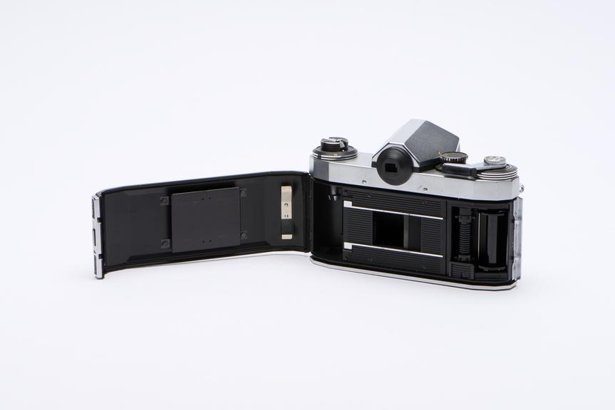 Praktica Super TL Pentaprism SLR camera with normal lens