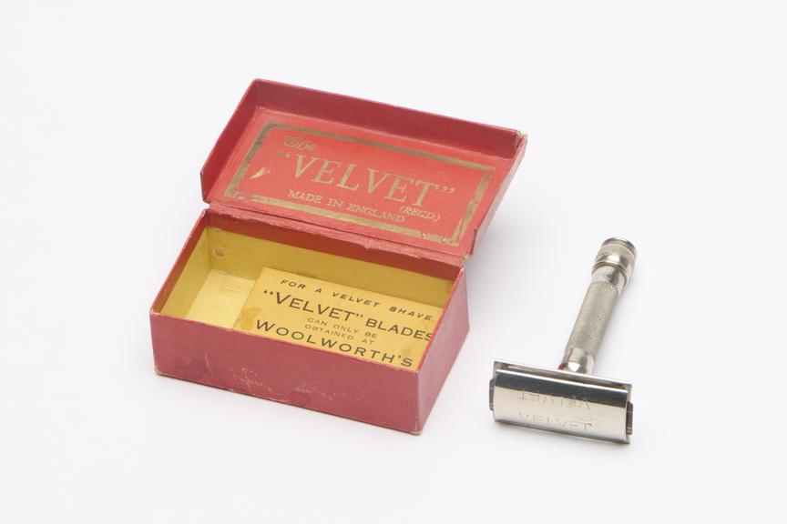 'Velvet' safety razor in red cardboard box