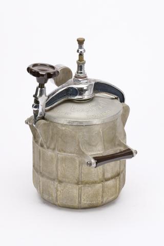 "Easiwork" pressure cooker, 1936
