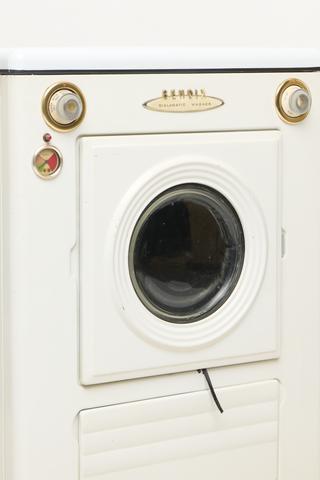 Bendix 'Dialamatic' electric washing machine