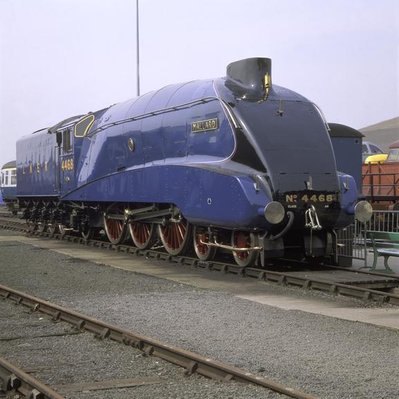 locomotive London & North Eastern Railway steam locomotive 'Mallard' | Science Museum  Group Collection